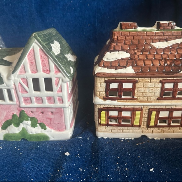 LOT OF 2 Christmas Village High Gloss Glaze Lighted Houses Cottages Taiwan 7” H - Picture 3 of 9